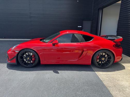 Guards Red 2016 Porsche Cayman GT4