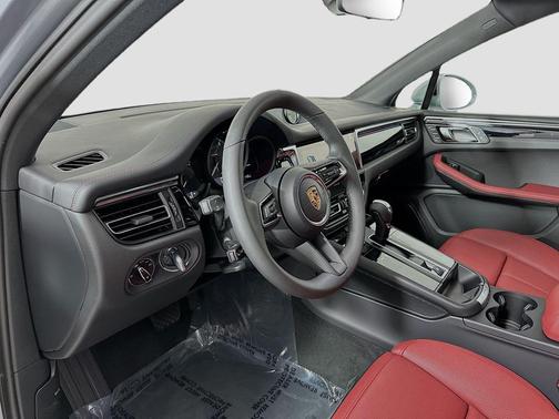 Dolomite 2026 Porsche Macan Macan