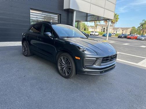 2025 Porsche Macan Base