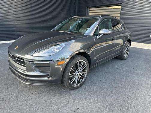 2025 Porsche Macan Base