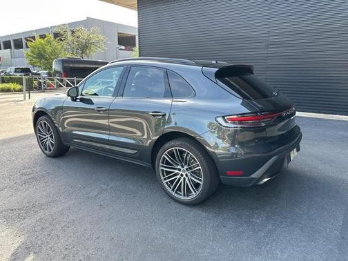 2025 Porsche Macan Base