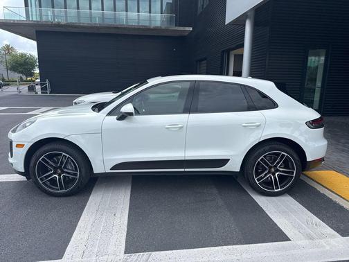 White 2021 Porsche Macan Macan