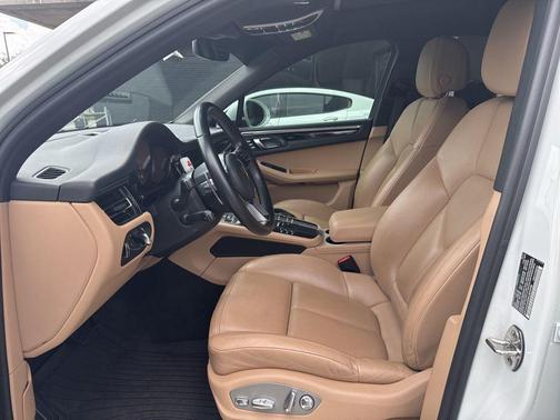 White 2021 Porsche Macan Macan