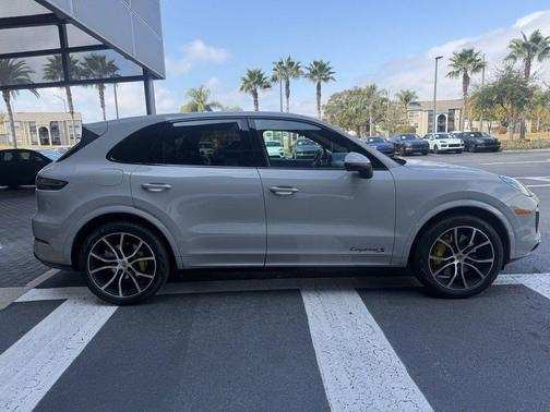 Chalk 2020 Porsche Cayenne S