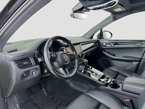 Jet Black Metallic 2024 Porsche Macan Macan