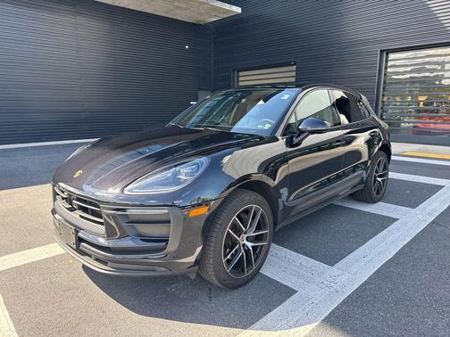 Jet Black Metallic 2024 Porsche Macan Macan