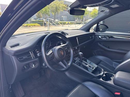 Jet Black Metallic 2024 Porsche Macan Macan