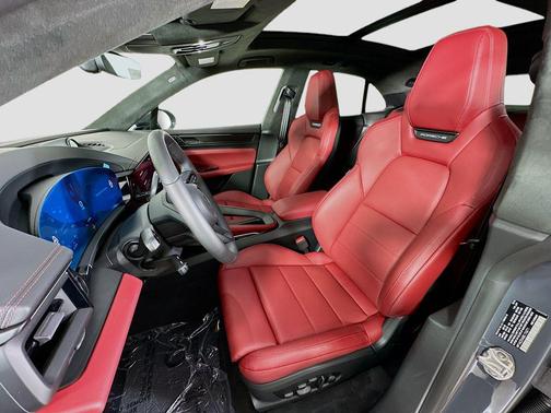 2025 Porsche Macan Turbo