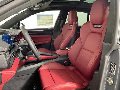 2025 Porsche Macan Turbo