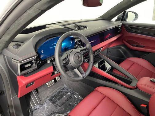 2025 Porsche Macan Turbo