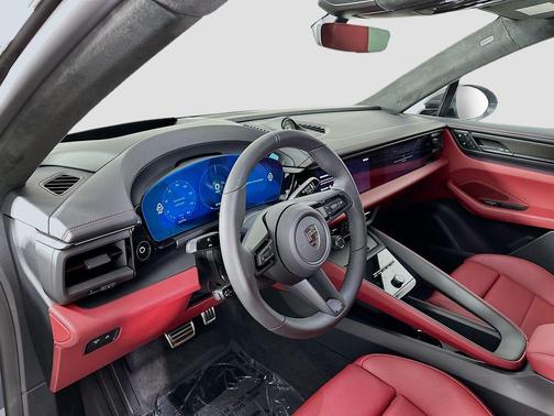 2025 Porsche Macan Turbo