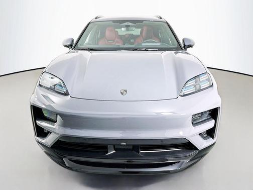 2025 Porsche Macan Turbo