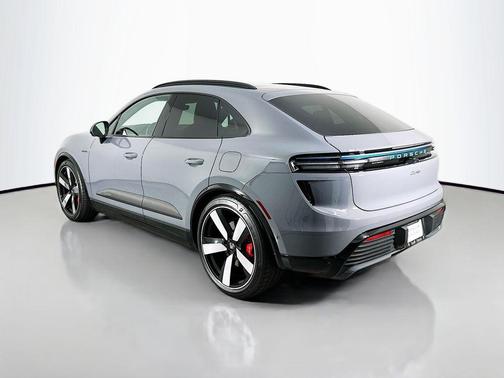 2025 Porsche Macan Turbo