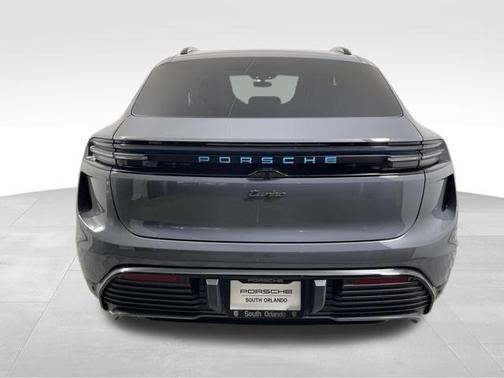 2025 Porsche Macan Turbo