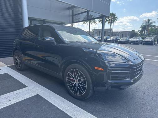 Chromite Black Metallic 2025 Porsche Cayenne S