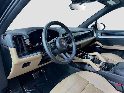 Chromite Black Metallic 2025 Porsche Cayenne S