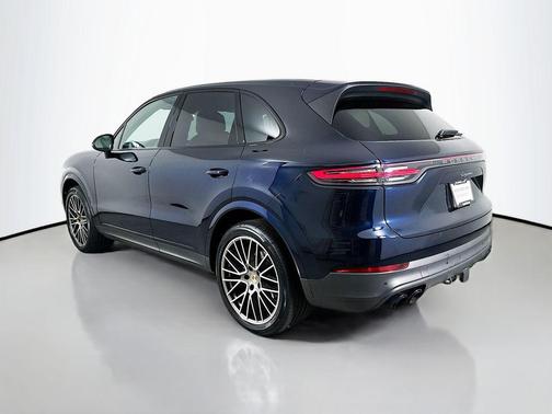 Moonlight Blue Metallic 2023 Porsche Cayenne Platinum Edition