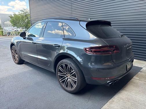 Volcano Grey Metallic 2017 Porsche Macan Macan Turbo