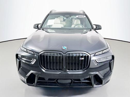 2025 BMW X7 M60i