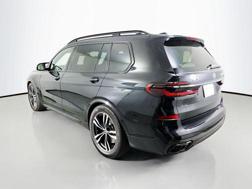 2025 BMW X7 M60i