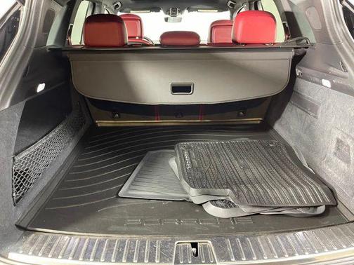 2022 Porsche Cayenne Platinum Edition