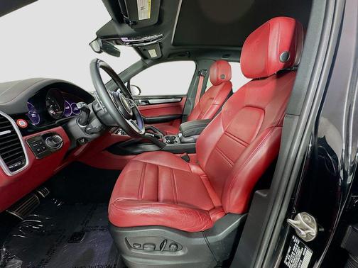 2022 Porsche Cayenne Platinum Edition