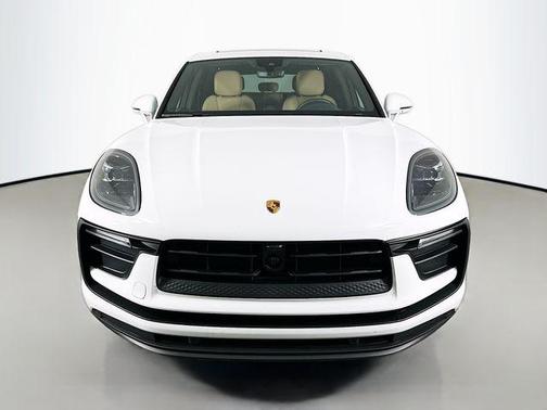 2025 Porsche Macan T