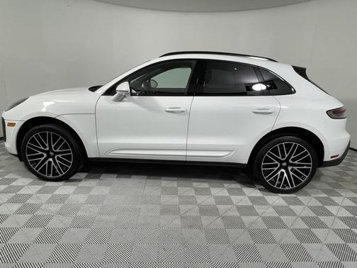2025 Porsche Macan Base
