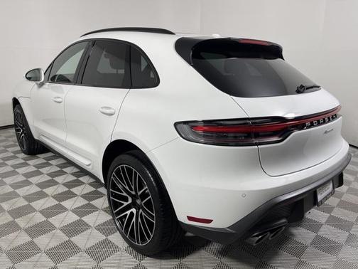 2025 Porsche Macan Base