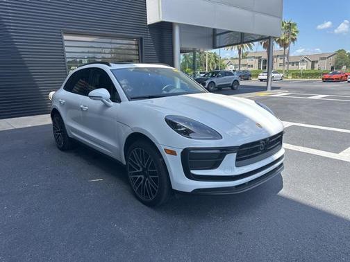 2025 Porsche Macan Base
