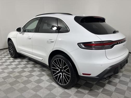 2025 Porsche Macan Base