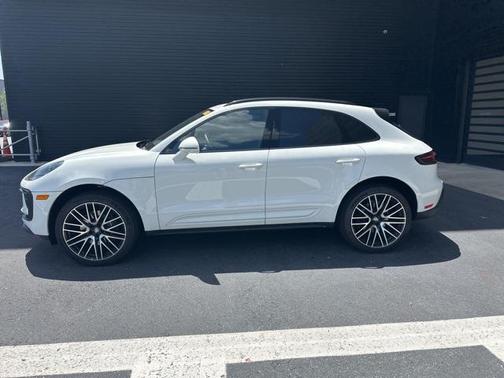 2025 Porsche Macan Base