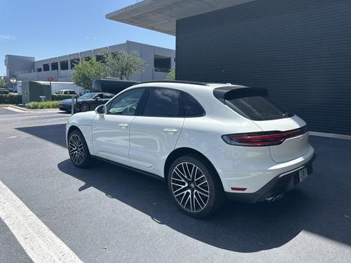 2025 Porsche Macan Base