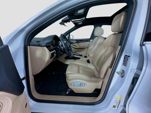 Carrara White Metallic 2023 Porsche Macan Macan
