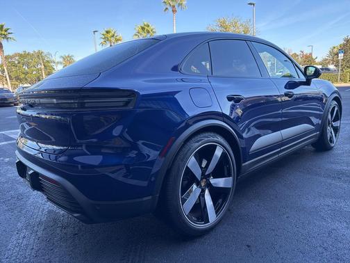 2025 Porsche Macan RWD