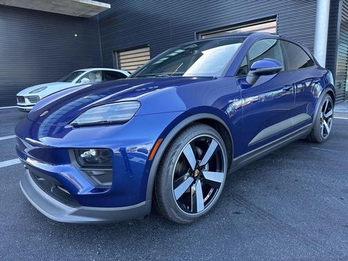 2025 Porsche Macan RWD