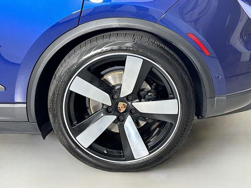 2025 Porsche Macan RWD