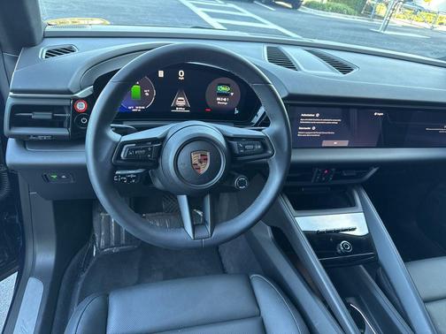 2025 Porsche Macan RWD