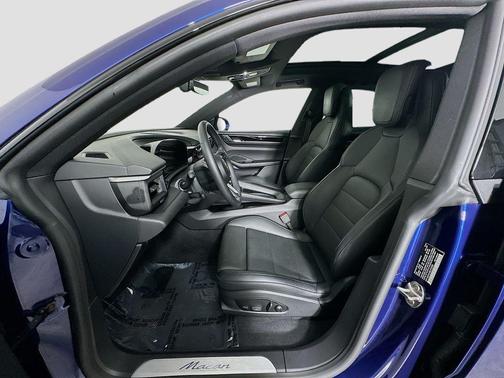 2025 Porsche Macan RWD