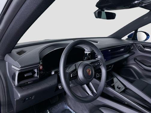 2025 Porsche Macan RWD