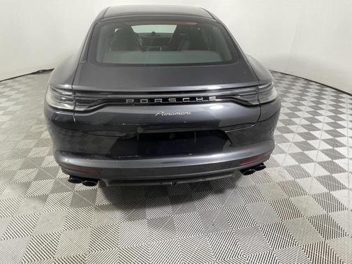 2022 Porsche Panamera 4