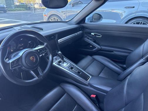 2017 Porsche 911 Carrera 4S Cabriolet