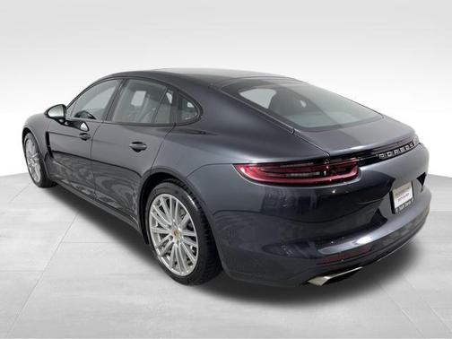 2017 Porsche Panamera 4