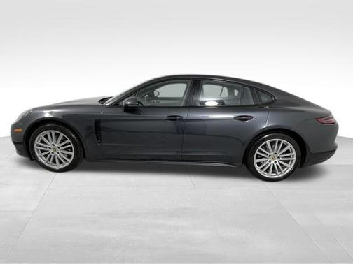 2017 Porsche Panamera 4