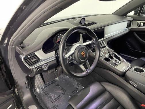 2017 Porsche Panamera 4