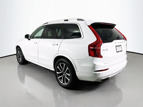 2019 Volvo XC90 T6 Momentum