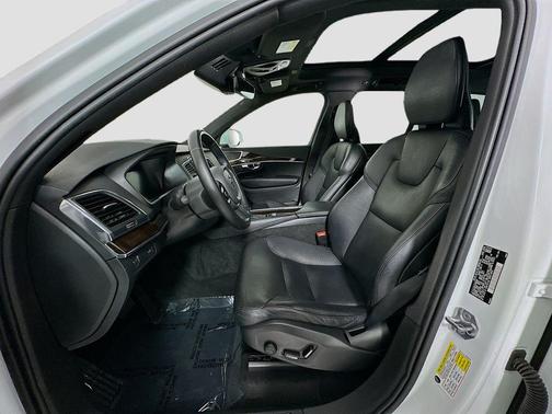 2019 Volvo XC90 T6 Momentum