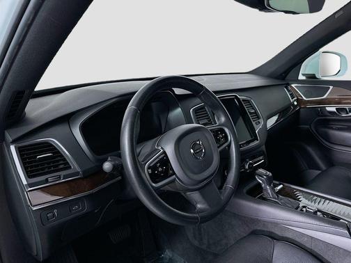 2019 Volvo XC90 T6 Momentum