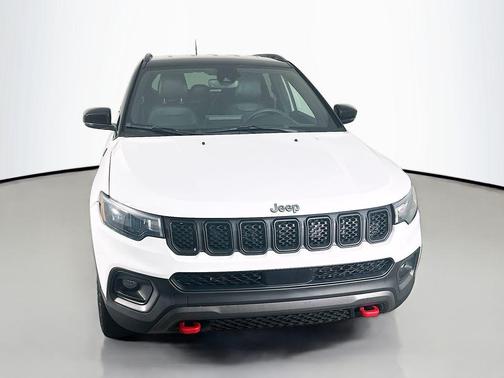 Bright White Clearcoat 2023 Jeep Compass Trailhawk