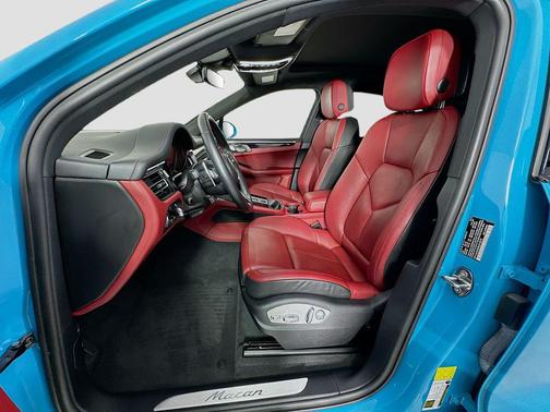 2022 Porsche Macan Base (PDK)